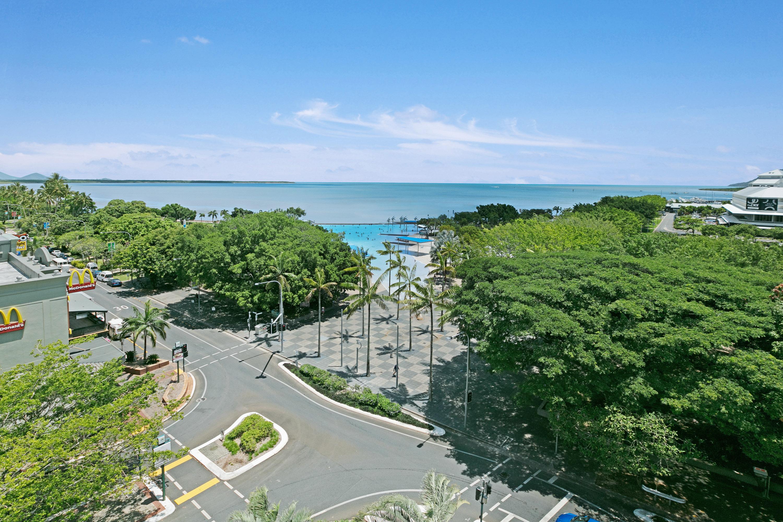 Отель Mantra Esplanade Кэрнс Экстерьер фото