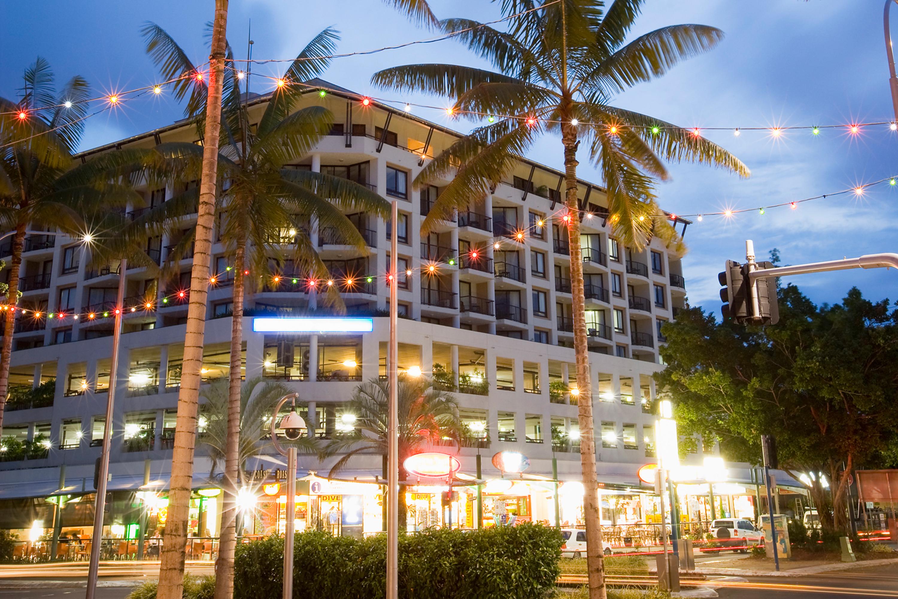 Отель Mantra Esplanade Кэрнс Экстерьер фото