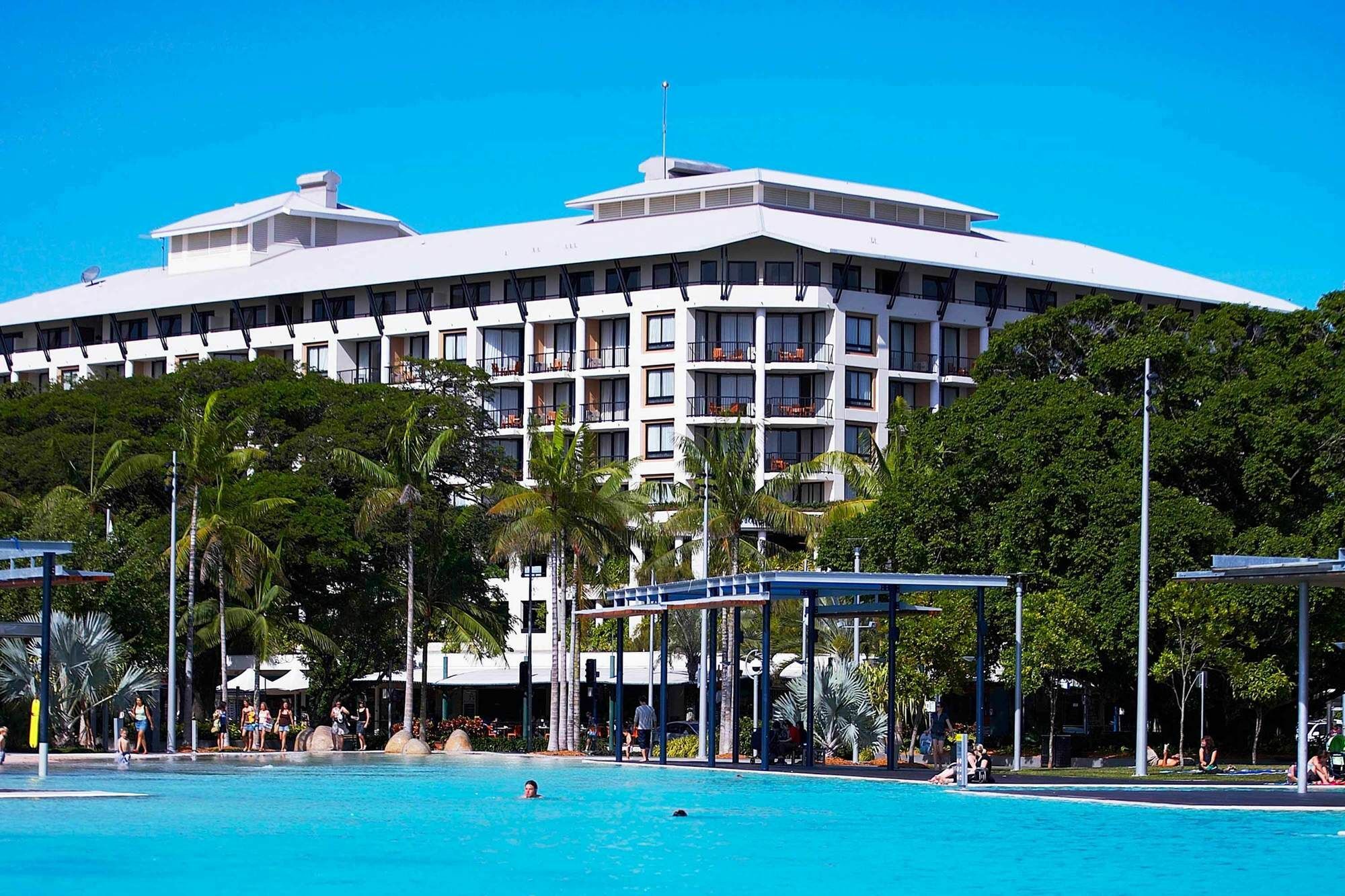 Отель Mantra Esplanade Кэрнс Экстерьер фото